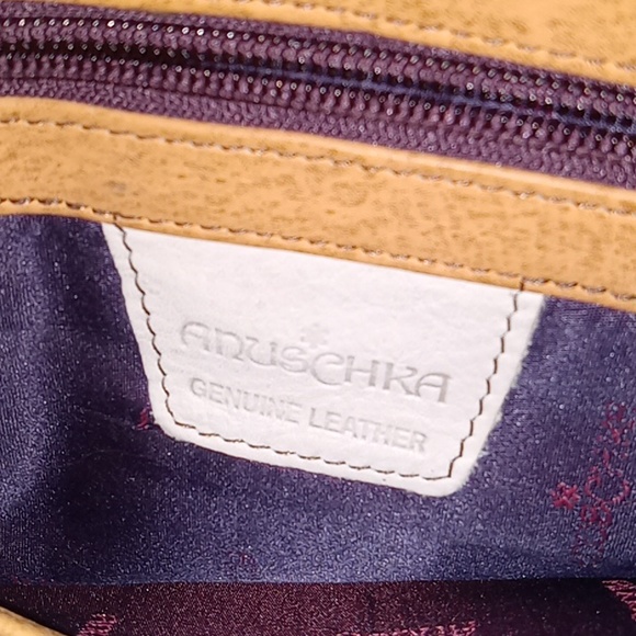 Handbag - Picture 8 of 12